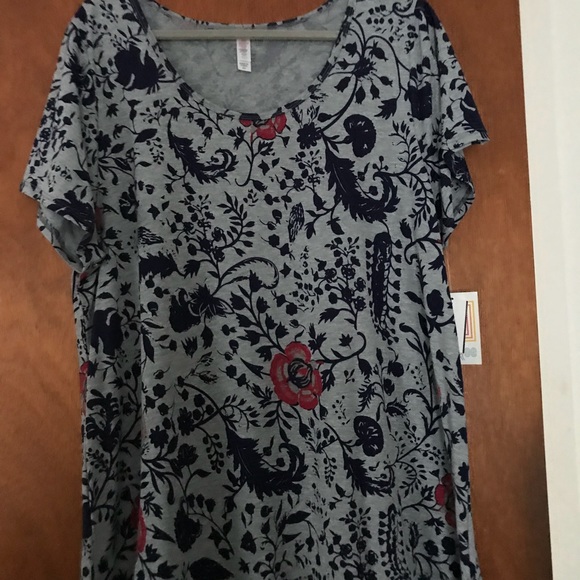 LuLaRoe Tops - Lularoe classic T